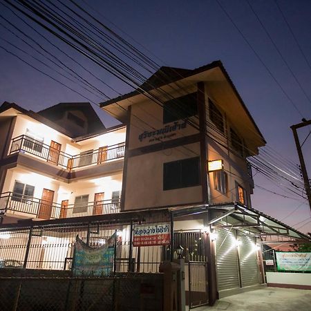 Отель Suriyamanee House Маэ-Рим Экстерьер фото